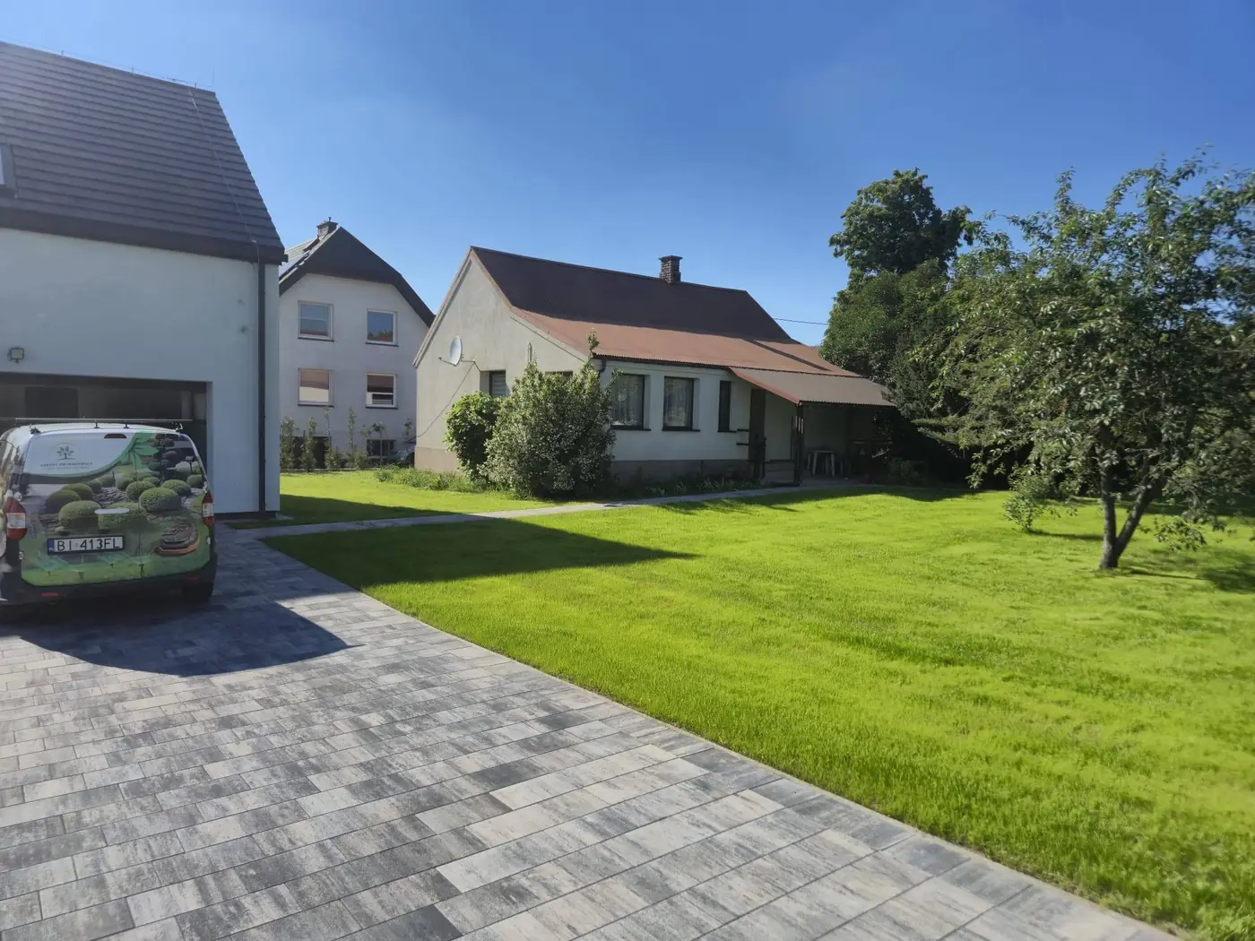 Po: Z przygotowanej ziemi – gęsty, równy trawnik