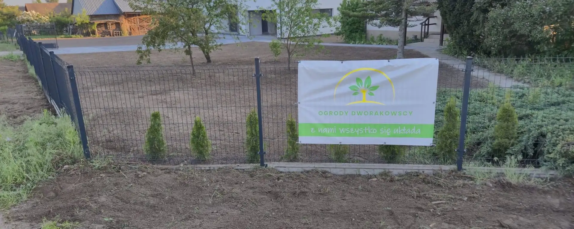Teren pod nowy ogród – nasz baner na ogrodzeniu